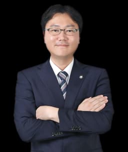 사건담당변호사 이성철