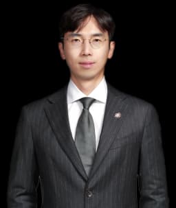 사건담당변호사 김유진